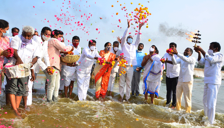 హల్దీ  మంజీర పై చెక్‌డ్యామ్‌లు  సీఎం కేసీ ఆర్‌ చలవే