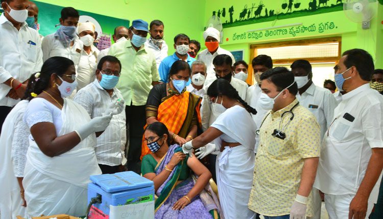 టీకాకు బారులు