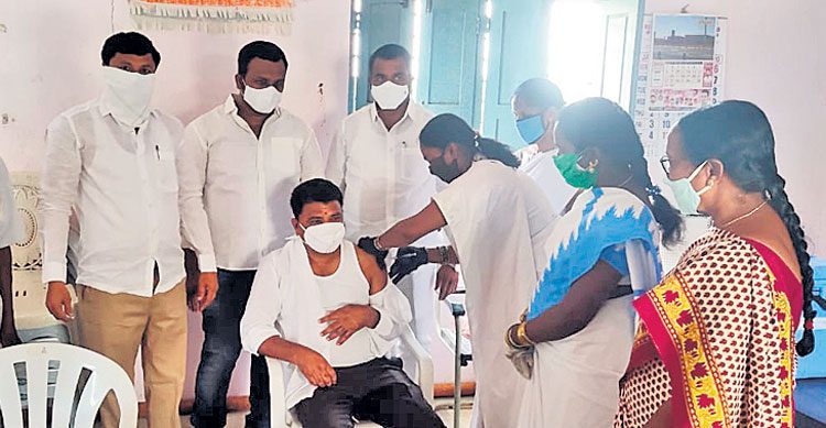 ప్రతి ఒక్కరూ వ్యాక్సిన్‌ వేసుకోవాలి