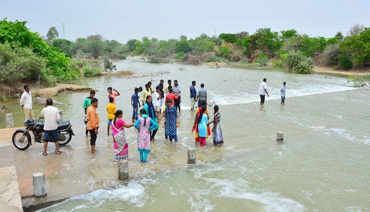 గోదావరి నీళ్లు సీఎం చలవే