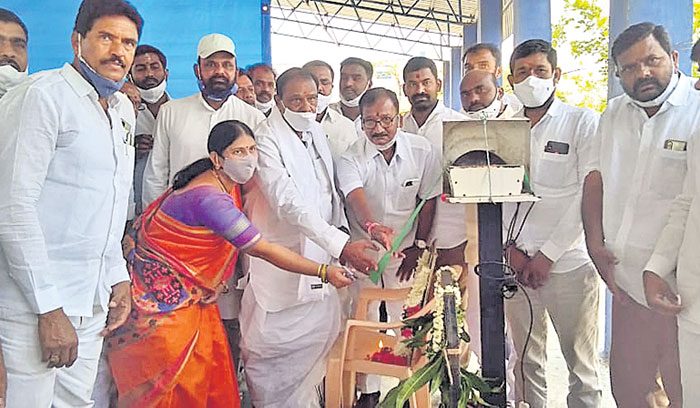కొనుగోలు కేంద్రాల్లోనే ధాన్యం విక్రయించాలి