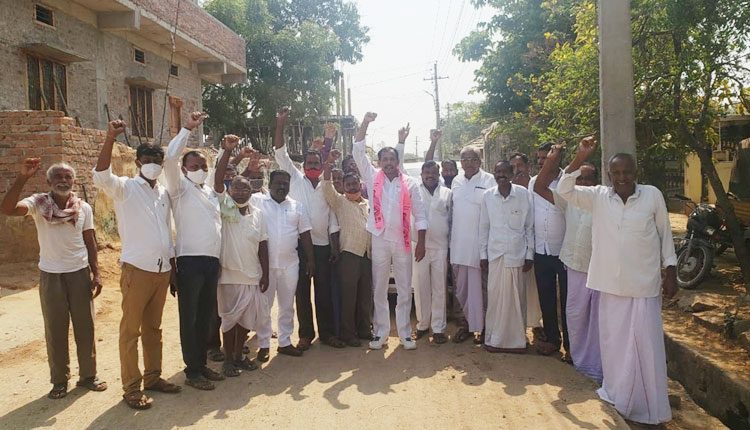 వర్గల్‌కు తరలిన తూప్రాన్‌ రైతులు