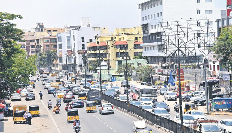 అనవసరంగా రోడ్డు ఎక్కుతున్నారు..