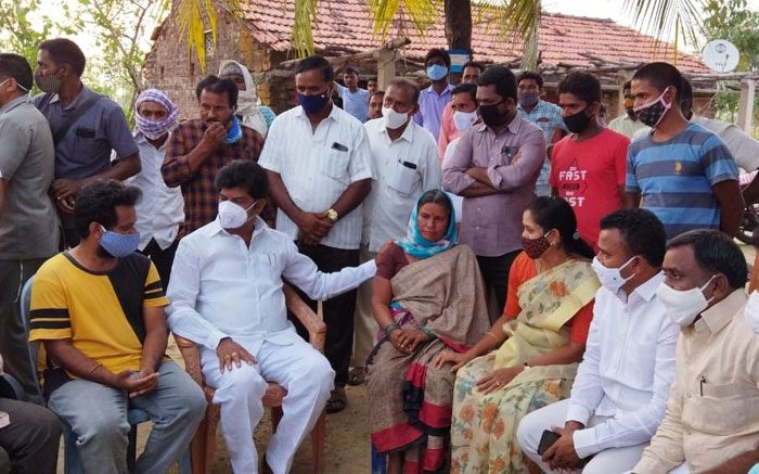 బాధిత కుటుంబాలను ఆదుకుంటాం