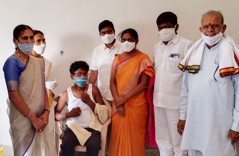 కొవిడ్‌ వ్యాక్సిన్‌ తప్పనిసరి