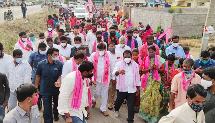 విలీన గ్రామాల్లో పట్టణ వాతావరణం