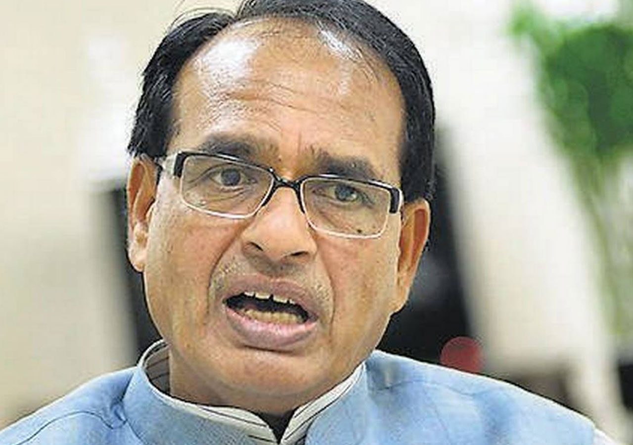 ఆక్సిజ‌న్ సిలిండ‌ర్లు బ్లాక్ చేస్తున్నారు