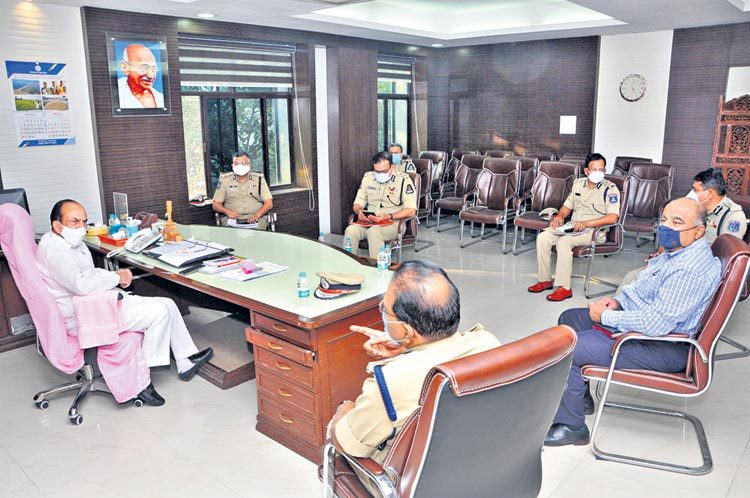 పటిష్ఠంగా పోలీసుల విధులు