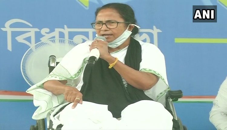 ఆ బుల్లెట్‌ల‌పై బ్యాలెట్‌లతో ప్రతీకారం తీర్చుకుందాం: మ‌మతాబెన‌ర్జి