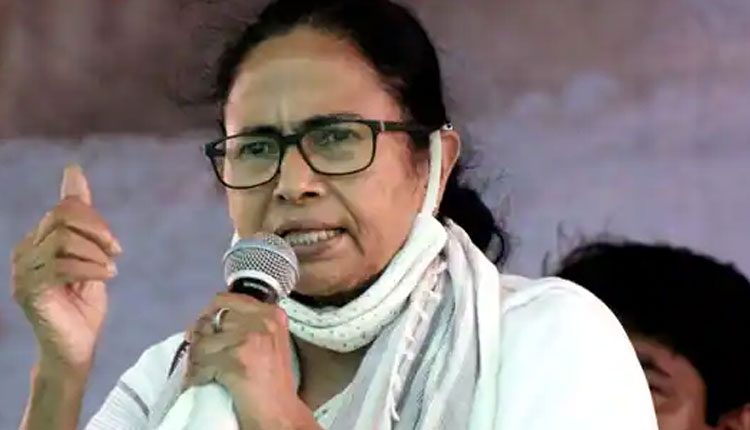 బెంగాల్‌ను ఒంటి కాలుతో గెలిచి, ఢిల్లీని రెండు కాళ్ల‌తో గెలుస్తా: మ‌మతాబెన‌ర్జి