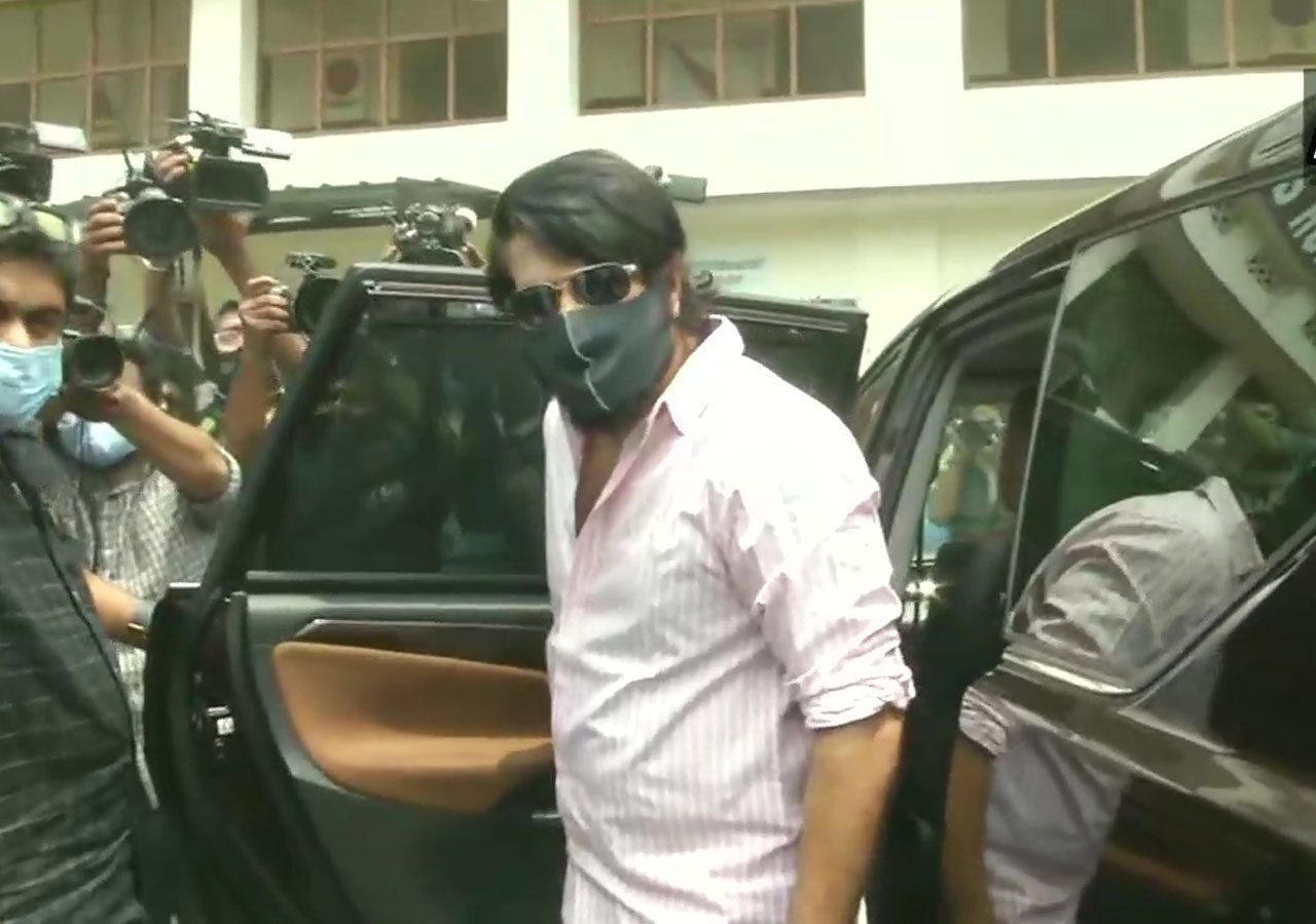 ఓటు హ‌క్కు వినియోగించుకున్న న‌టుడు మ‌మ్ముట్టి