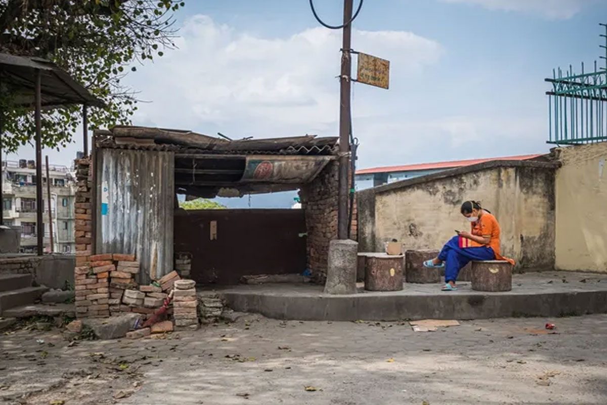 ఉద్యోగం ఇప్పిస్తానని నమ్మించి మహిళను అమ్మేసిన దుర్మార్గుడు