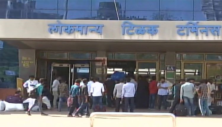 లాక్‌డౌన్‌ భయంతో ముంబై వీడుతున్న వలస కార్మికులు