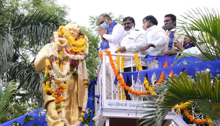 జ్ఞానాన్ని ఎల్లలు దాటించిన అంబేద్కర్‌: మంత్రి హరీశ్‌