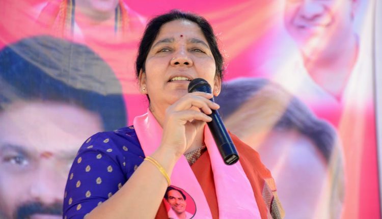 వారివి మాటలు ఘనం.. చేతలు శూన్యం: మంత్రి సత్యవతి