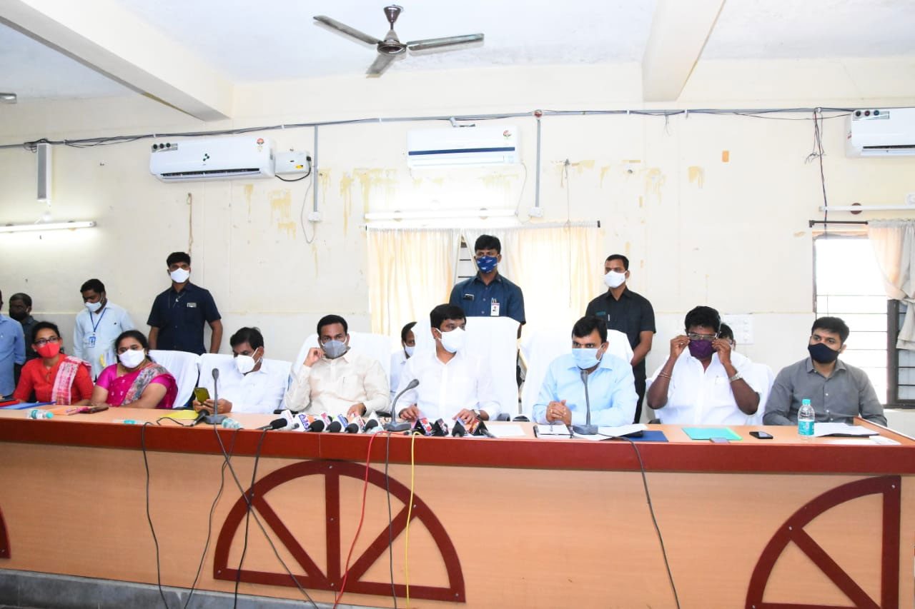 స్వీయ నియంత్రణ, మాస్కు ధరించడమే శ్రీరామ రక్ష : మంత్రి వేముల