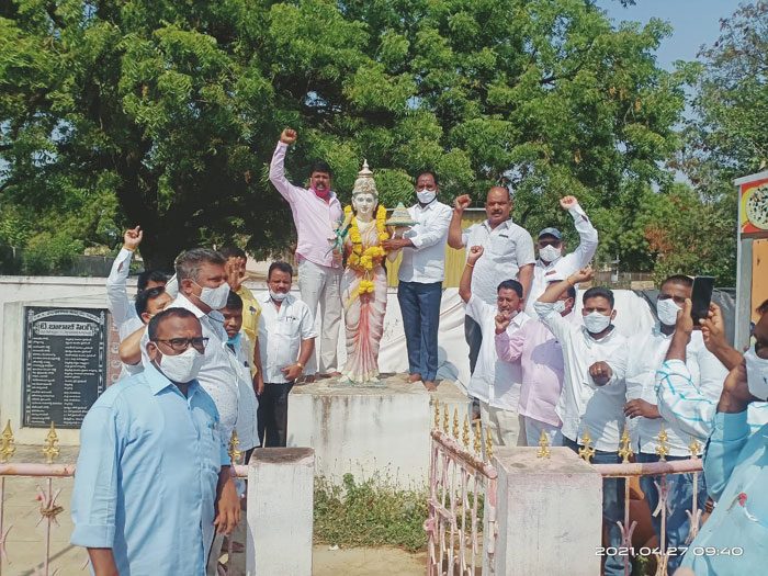 ఘనంగా తెలంగాణ రాష్ట్ర సమితి ఆవిర్భావ వేడుకలు