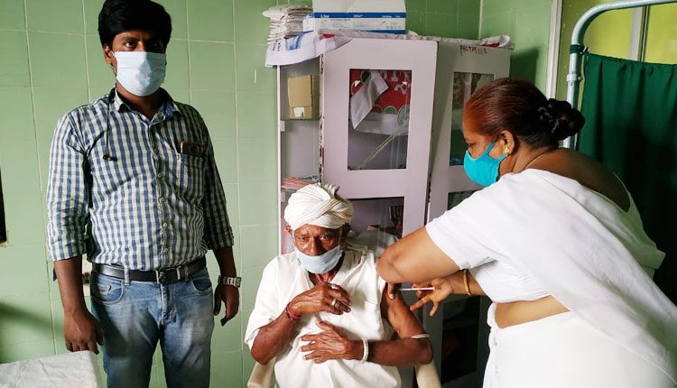 ప్రతిఒక్కరూ వ్యాక్సిన్‌ వేయించుకోవాలి