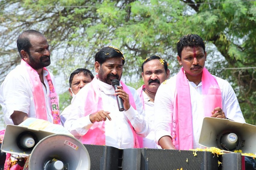 ఎర్రటెండాలోనూ నీరాజనం