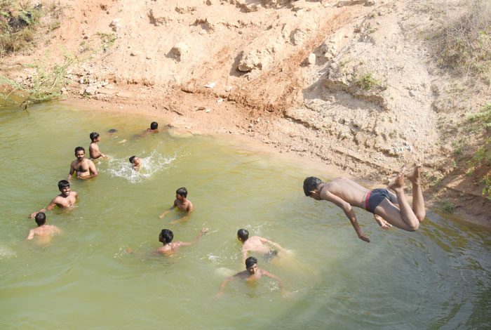 ఈతకెళ్తున్నారా.. జరభద్రం