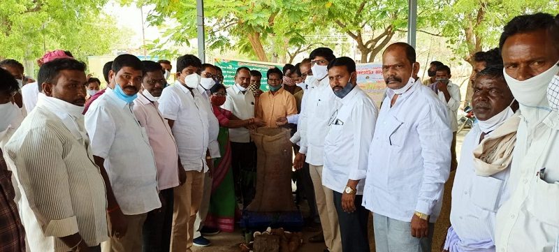 ప్రతి ధాన్యం గింజా కొంటాం