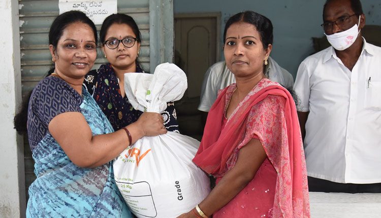 సాయం..సంబురం