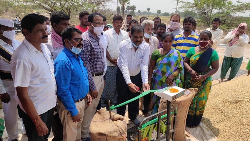 రైతుల మేలు కోసమే కొనుగోలు కేంద్రాలు
