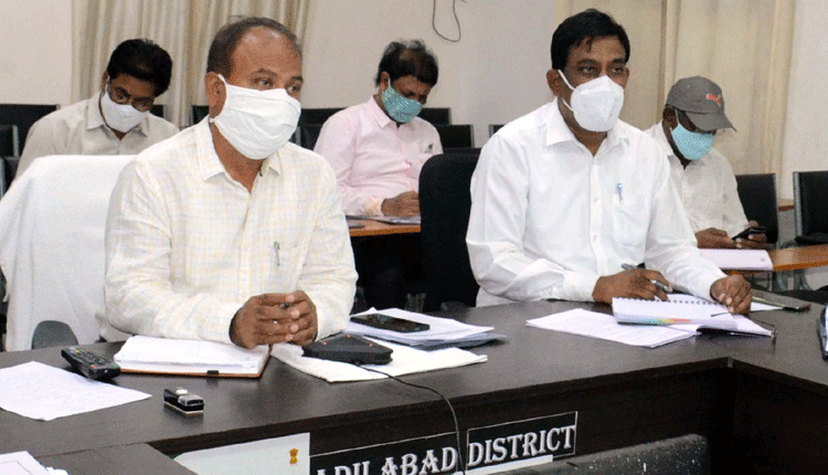 పరీక్షలు, వ్యాక్సినేషన్‌ వంద శాతం జరగాలి