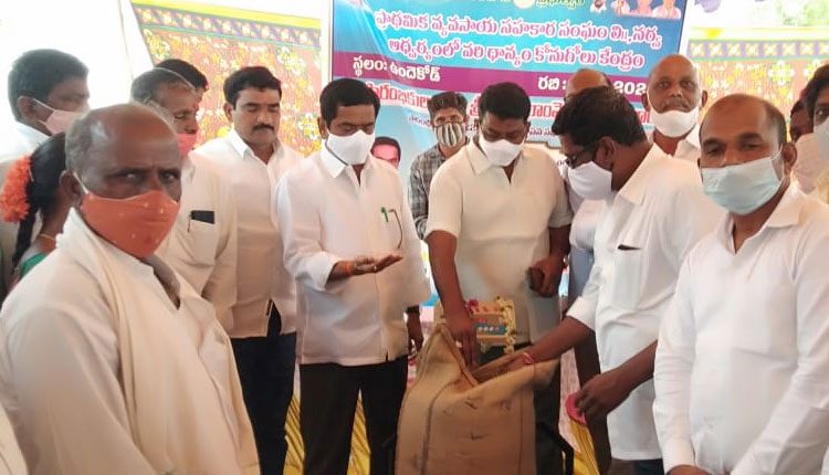 ప్రతి గింజనూ కొంటాం