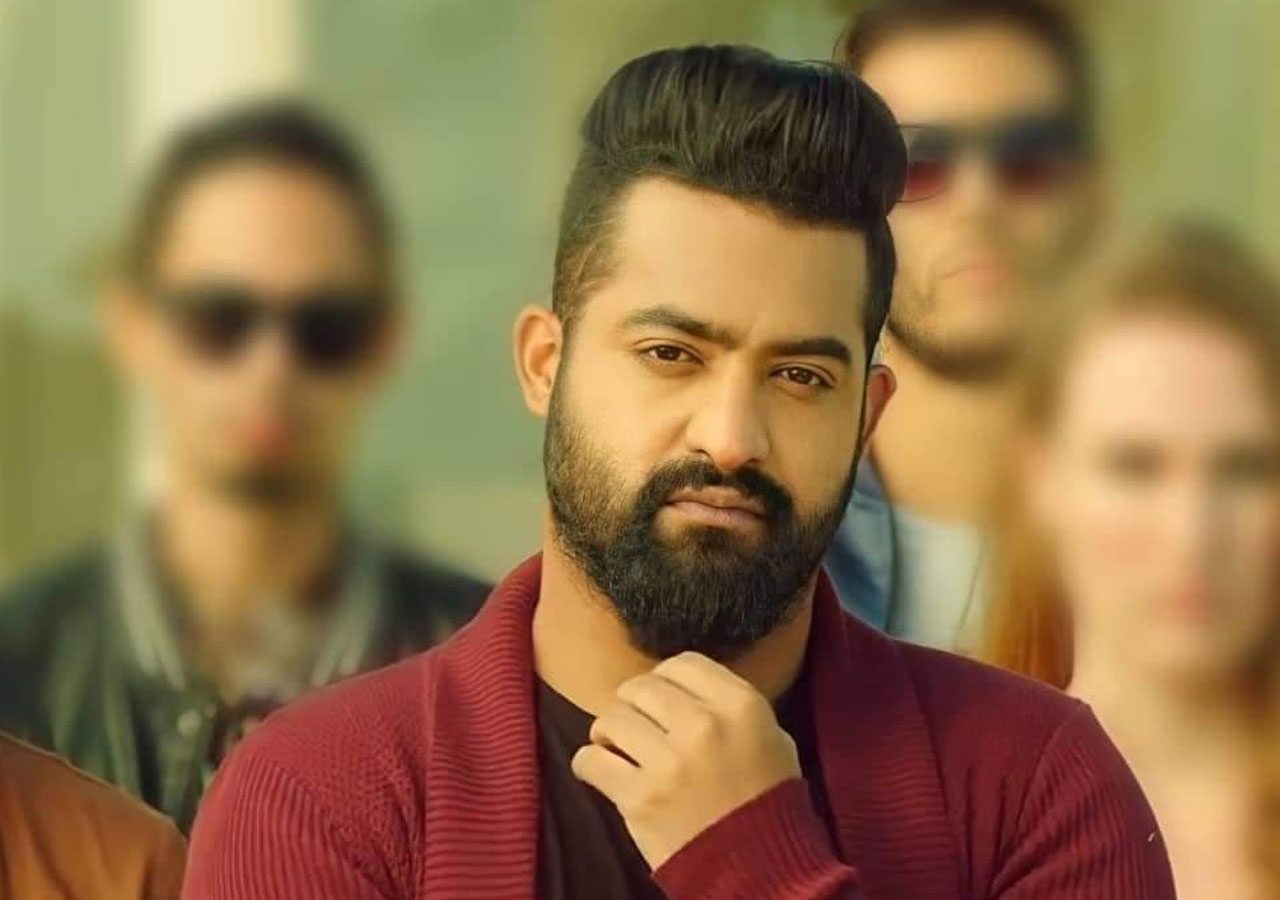 ఆ లైనప్ ఏంటి తారక్ .. ఎవర్నీ వదలవా..?