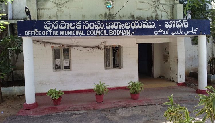 బోధన్‌ 18వ వార్డు బరిలో నలుగురు అభ్యర్థులు