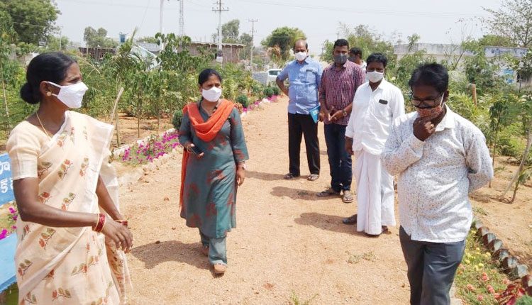 పారిశుద్ధ్య పనులను సక్రమంగా నిర్వహించాలి