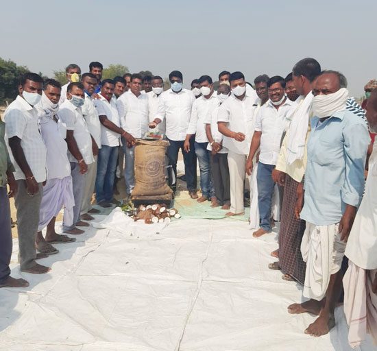 కొనుగోలు కేంద్రాల్లోనే ధాన్యం విక్రయించాలి