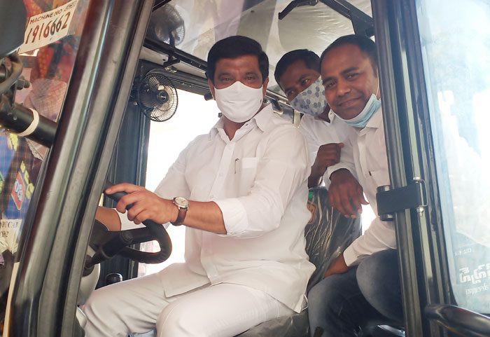 భీమ్‌గల్‌ మండలంలో మంత్రి బిజీ బిజీ..