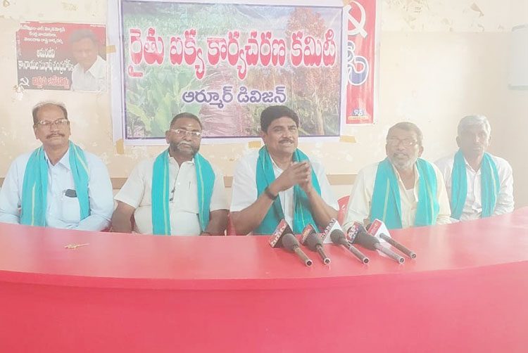 అర్వింద్‌ రాజీనామా చేసి ఉద్యమంలో పాల్గొనాలి