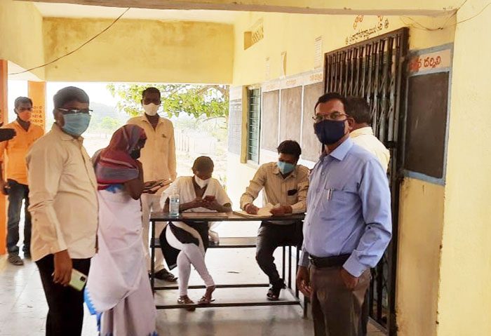 పంజా విసురుతున్న కరోనా మహమ్మారి