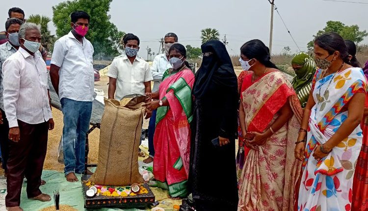 కొనుగోలు కేంద్రాలను సద్వినియోగం చేసుకోవాలి