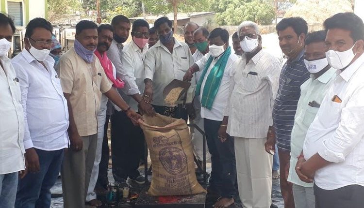 కొనుగోలు కేంద్రాలు దేశానికే ఆదర్శం