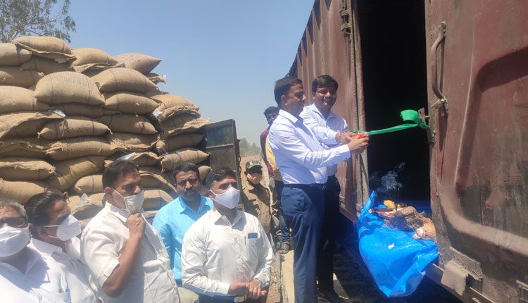 గూడ్స్‌ షెడ్‌తో యువతకు ఉపాధి