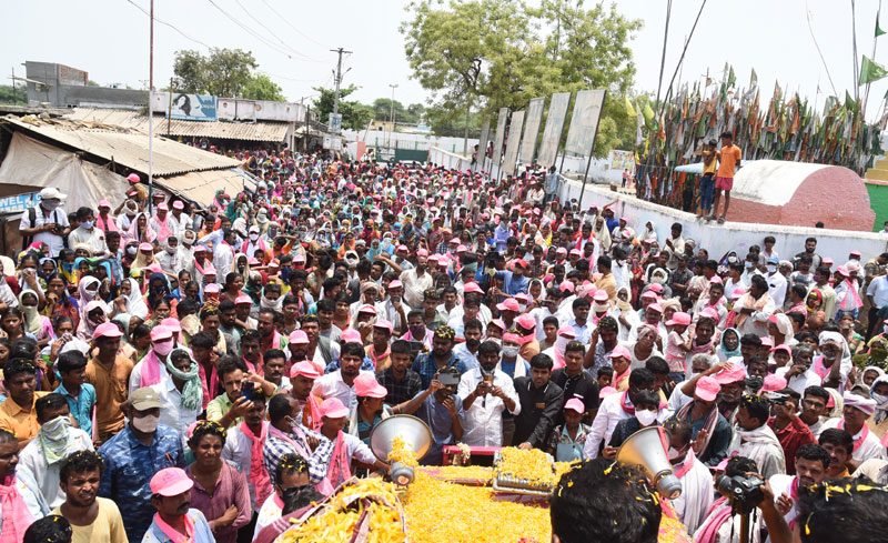 హోరెత్తుతున్న సాగరం