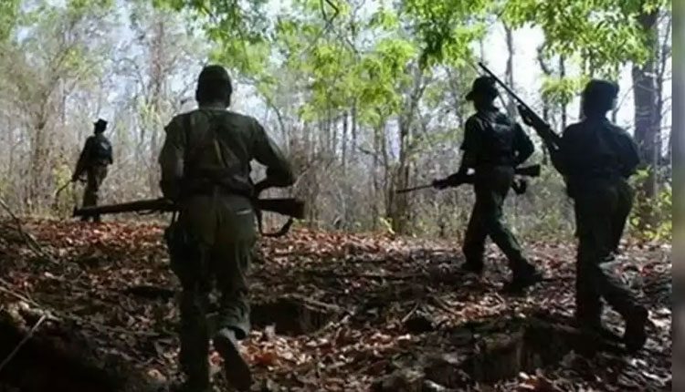 జార్ఖండ్‌లో 15 మంది నక్సల్స్‌ లొంగుబాటు