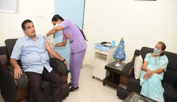కొవిడ్ టీకా వేయించుకున్న కేంద్ర మంత్రి నితిన్‌ గ‌డ్క‌రీ