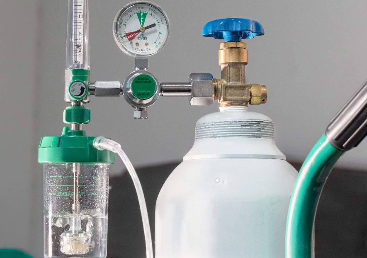 హ‌స్తిన పోలీస్ స్ఫూర్తి: గ్రీన్ చానెల్‌తో ద‌వాఖాన‌కు ఆక్సిజ‌న్‌