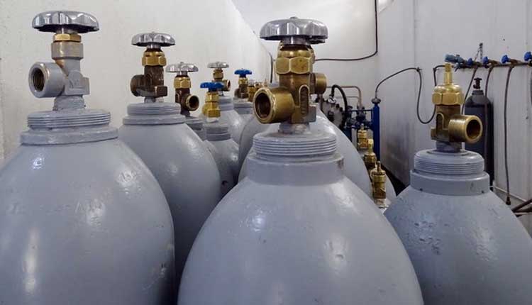 ఆక్సిజ‌న్ సిలిండ‌ర్ల ఎగుమ‌తిపై గోవాలో నిషేధం..!