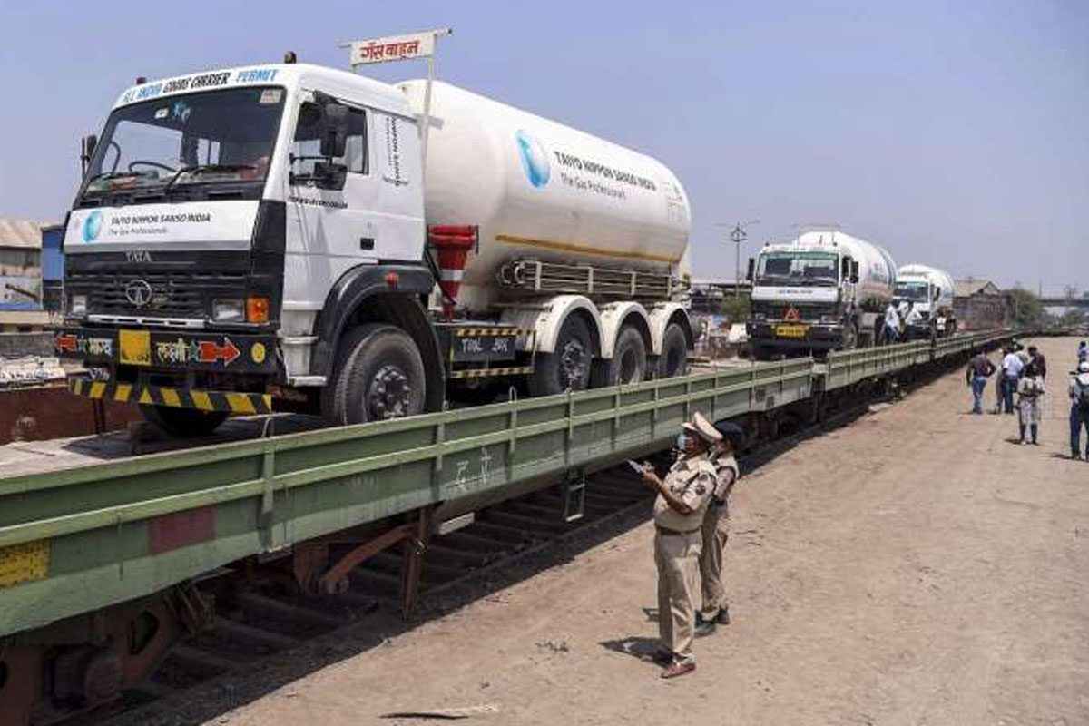 ఆక్సిజన్‌ ట్యాంకర్‌ అదృశ్యం.. ఆ రాష్ట్రమే లూఠీ చేసిందా.!