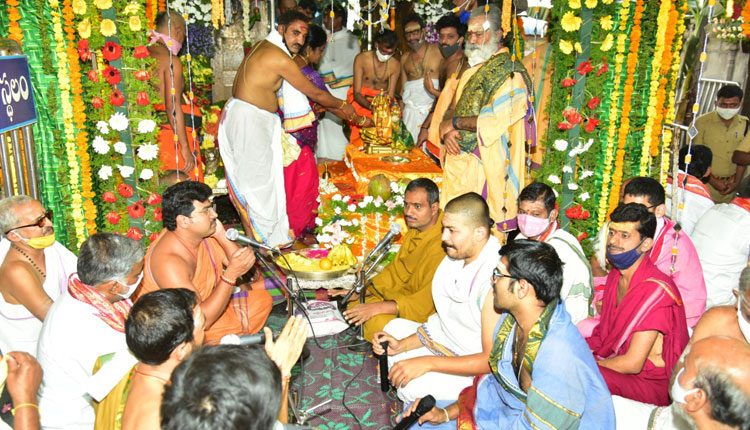 వైభవంగా నారసింహుడి ఉత్తర దిగ్యాత్ర