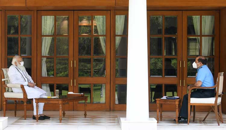 ప్ర‌ధాని మోదీతో ఎయిర్ చీఫ్ మార్ష‌ల్ భేటీ