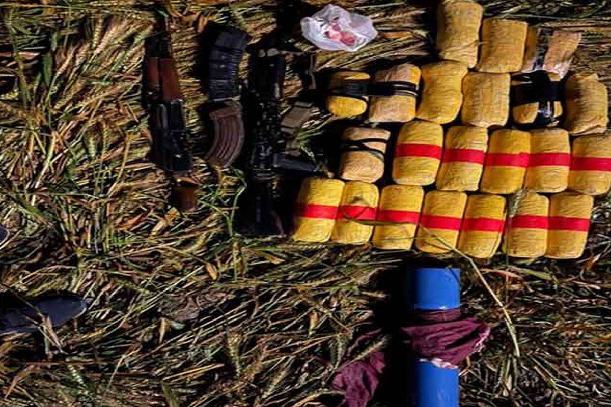 సరిహద్దులో చొరబాటుదారు హతం.. భారీగా మందుగుండు స్వాధీనం