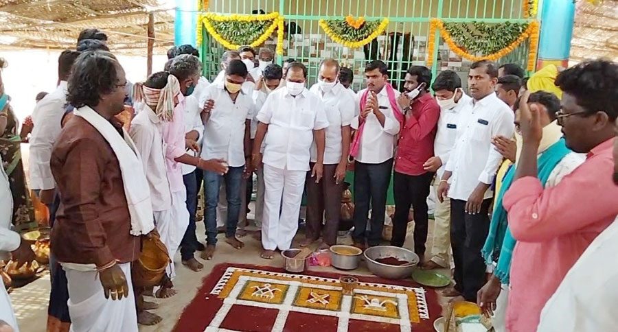 షెడ్డు నిర్మాణానికి నిధులు మంజూరు చేస్తా