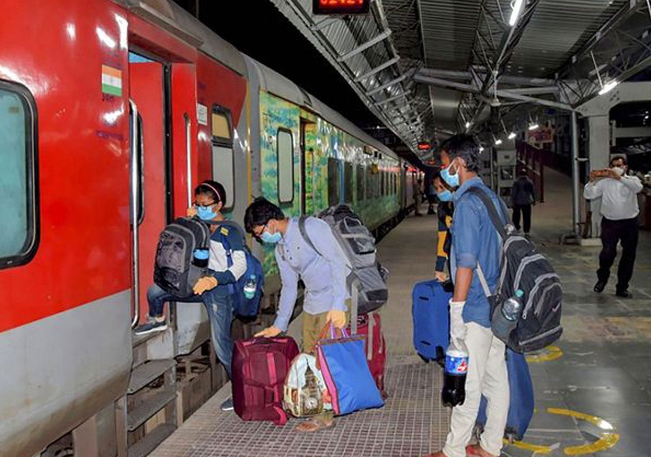 రైలు స‌ర్వీసులు త‌గ్గించం.. రైల్వే బోర్డు